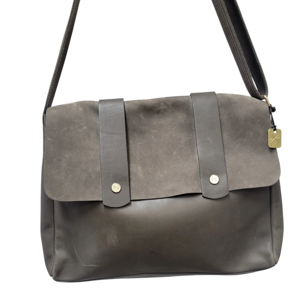 SKAGEN Men Gray Messenger Genuine Cowhide Leather Crossbody Laptop Crossbody Bag